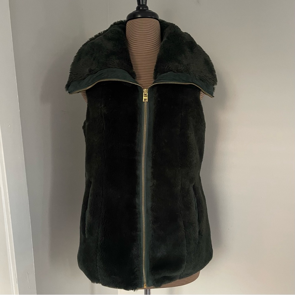 Marc by Andrew Marc Women's Dark Forest Green Faux Fur Vest size M EUC